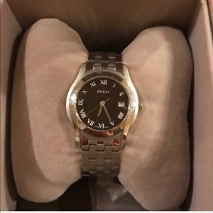 Stunning silver Gucci watch